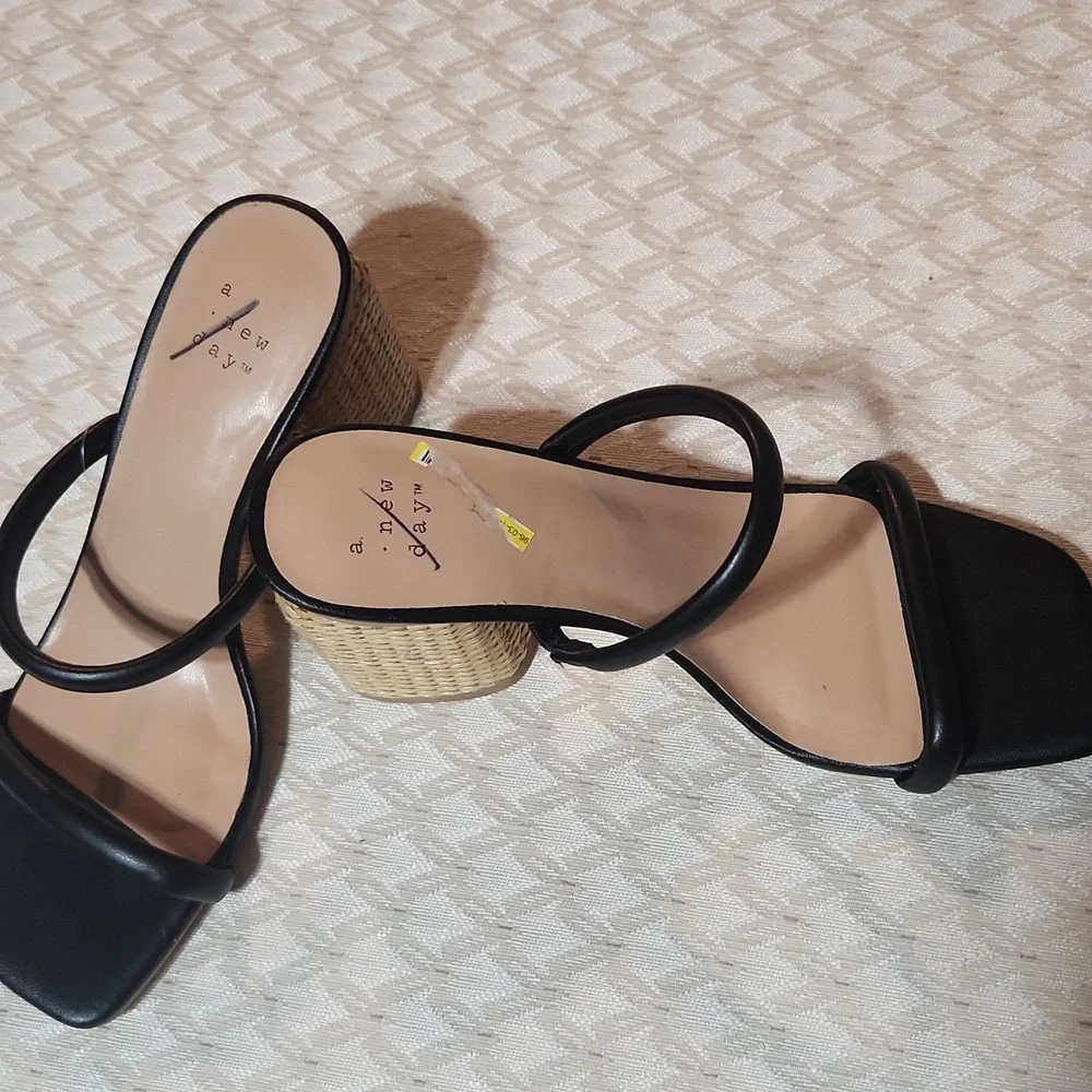 sandals new, never used - Picture 2 of 4